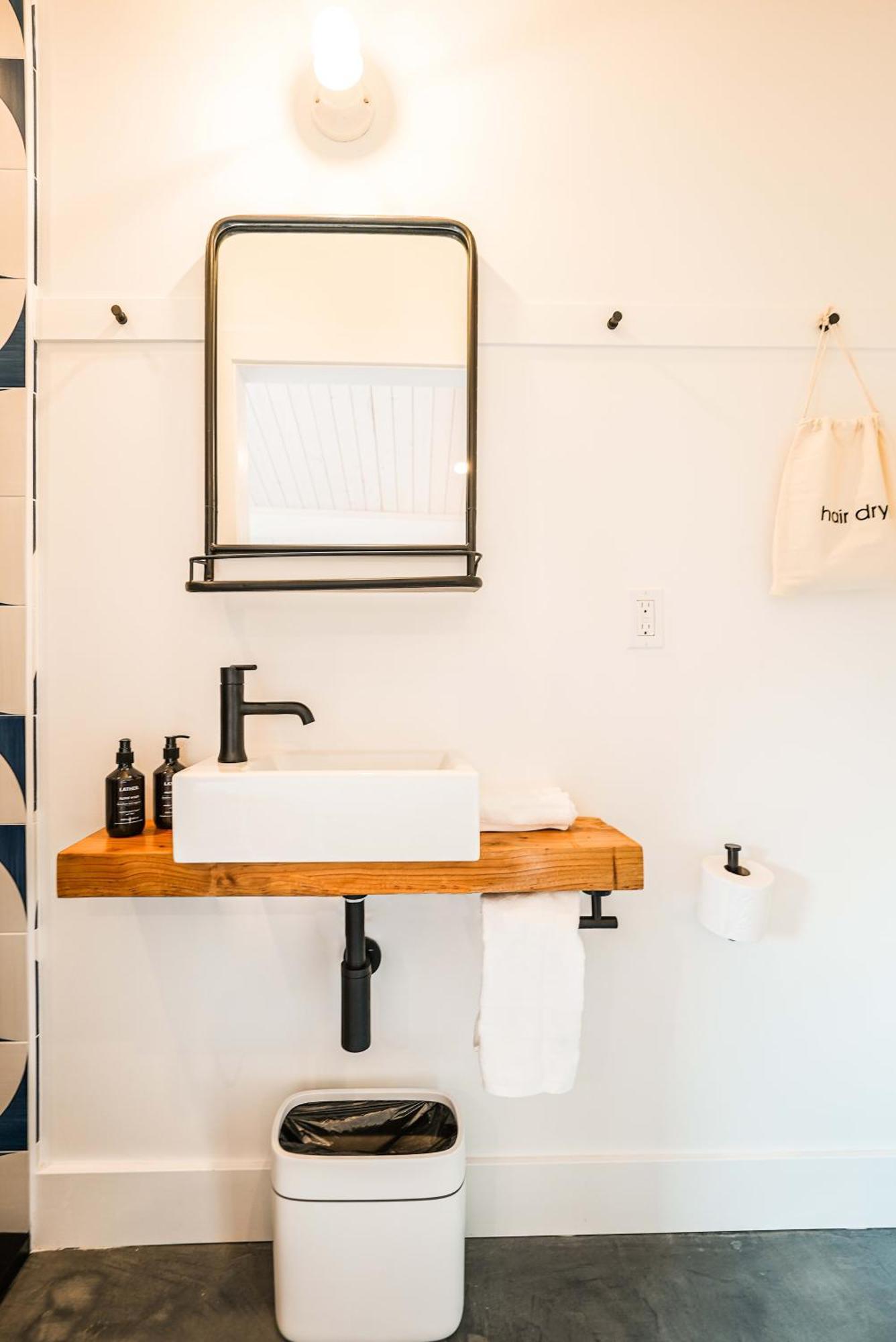 Funboard Room Includes King Bed And Mini Kitchenette Stinson Beach Exteriér fotografie